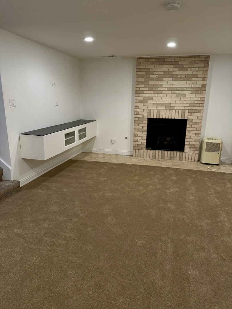 5727 S Meade Avenue, Chicago, IL 60638