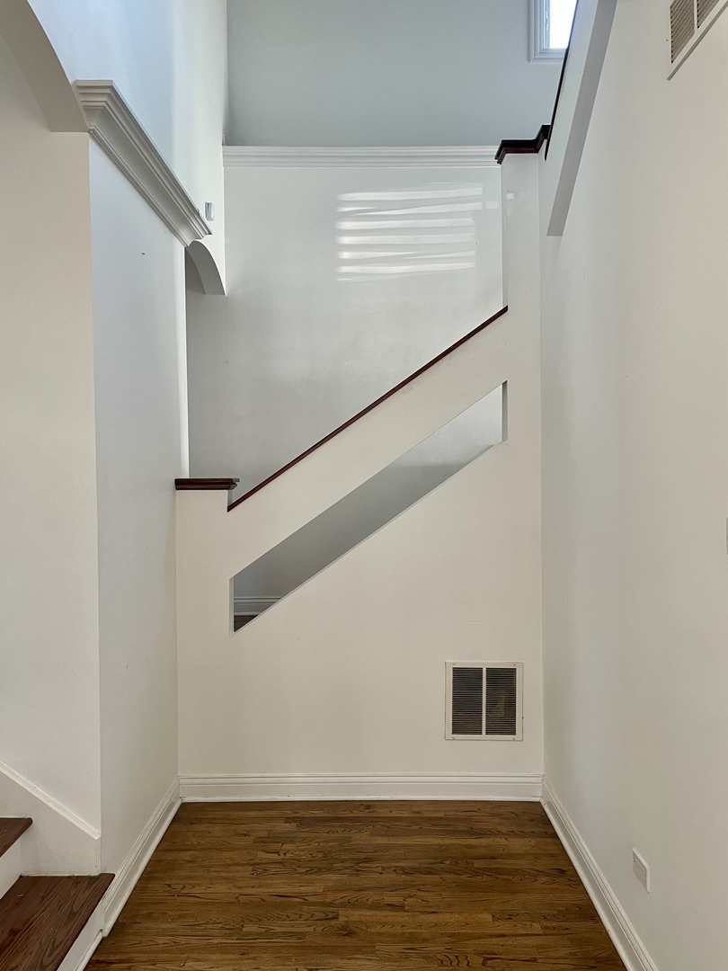5727 S Meade Avenue, Chicago, IL 60638