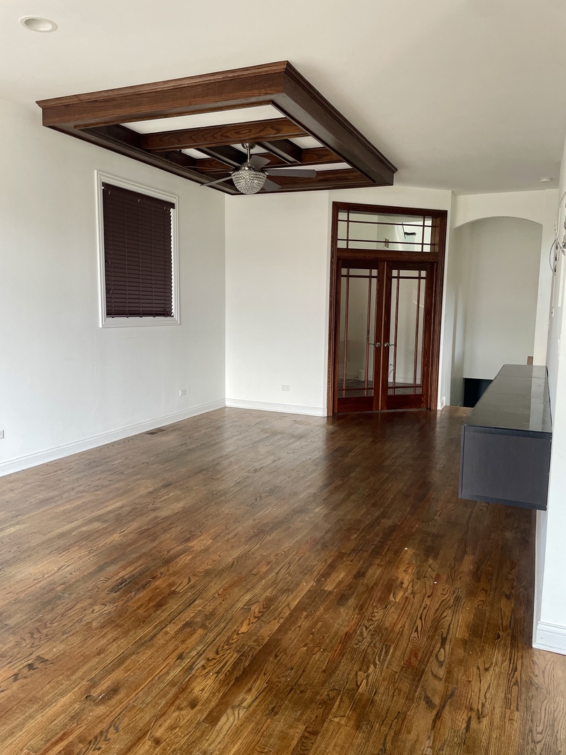 5727 S Meade Avenue, Chicago, IL 60638