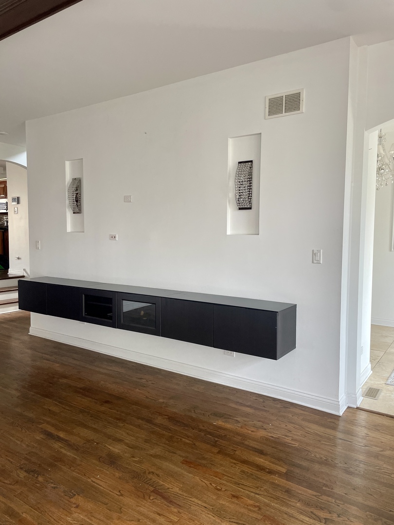 5727 S Meade Avenue, Chicago, IL 60638