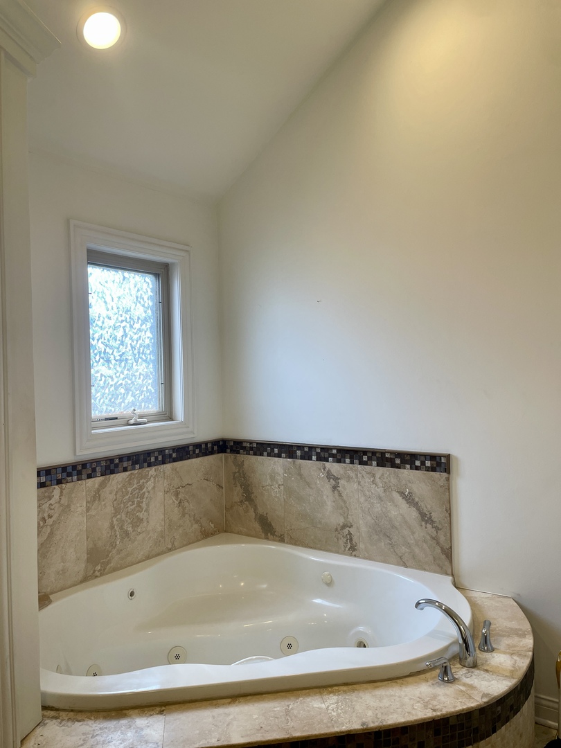 5727 S Meade Avenue, Chicago, IL 60638