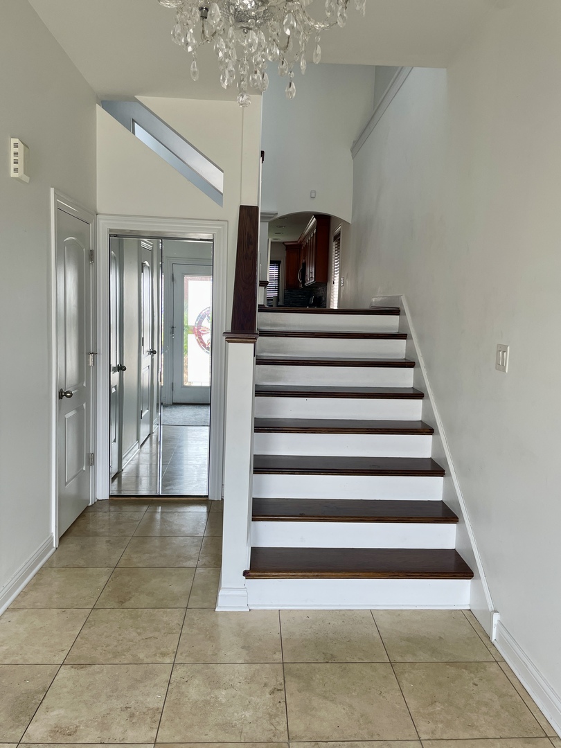 5727 S Meade Avenue, Chicago, IL 60638