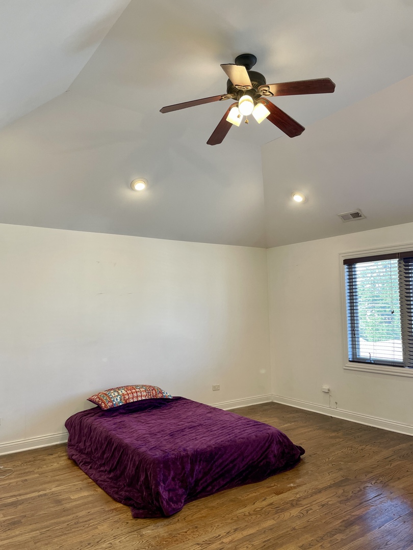 5727 S Meade Avenue, Chicago, IL 60638
