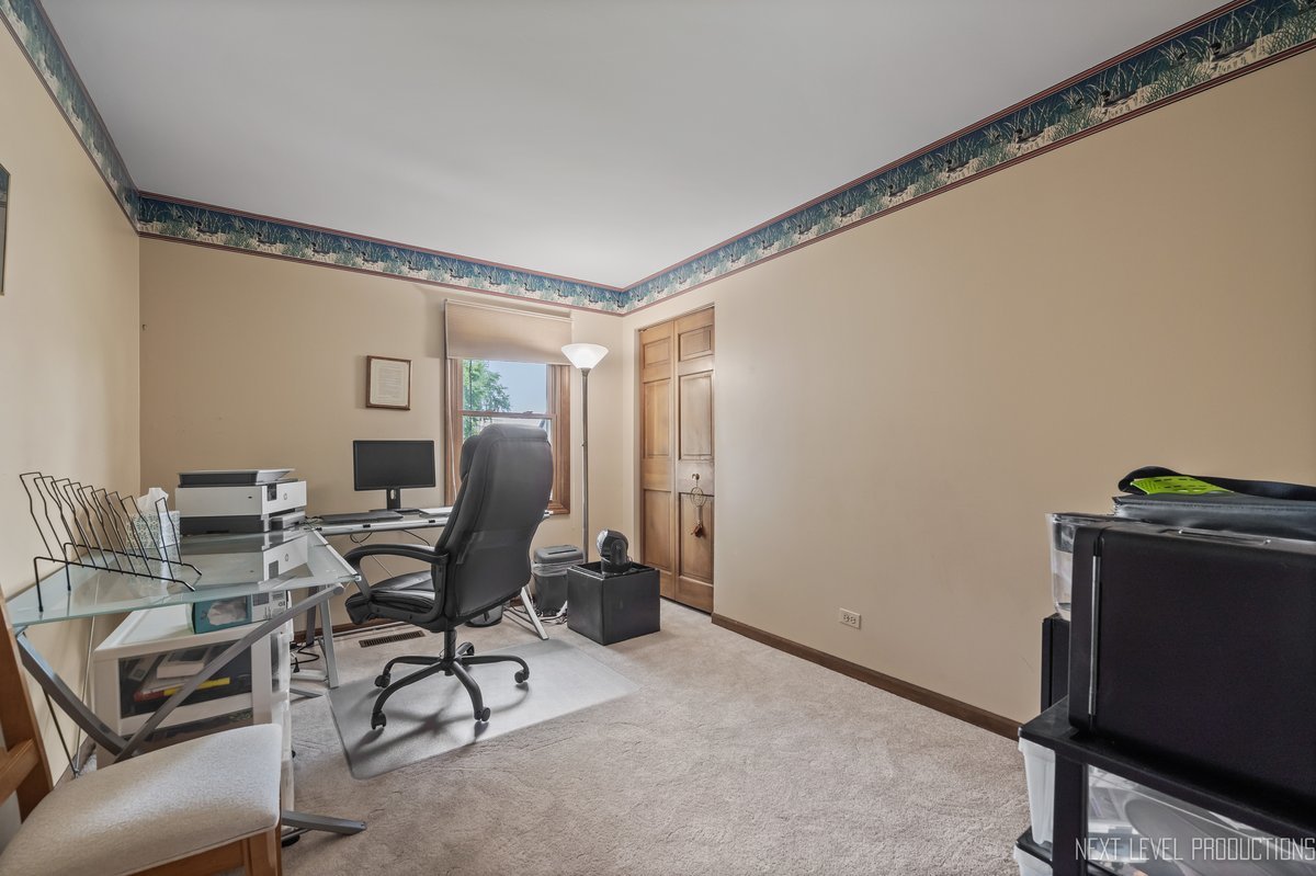 2490 Lakeside Drive, Aurora, IL 60504