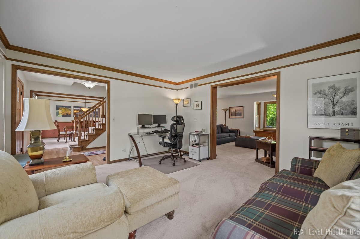 2490 Lakeside Drive, Aurora, IL 60504