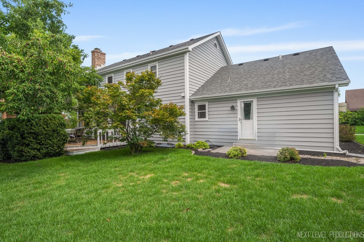 2490 Lakeside Drive, Aurora, IL 60504