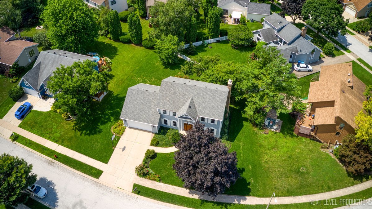 2490 Lakeside Drive, Aurora, IL 60504