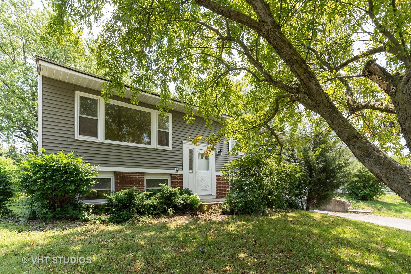 6967 Hemlock Street, Hanover Park, IL 60133