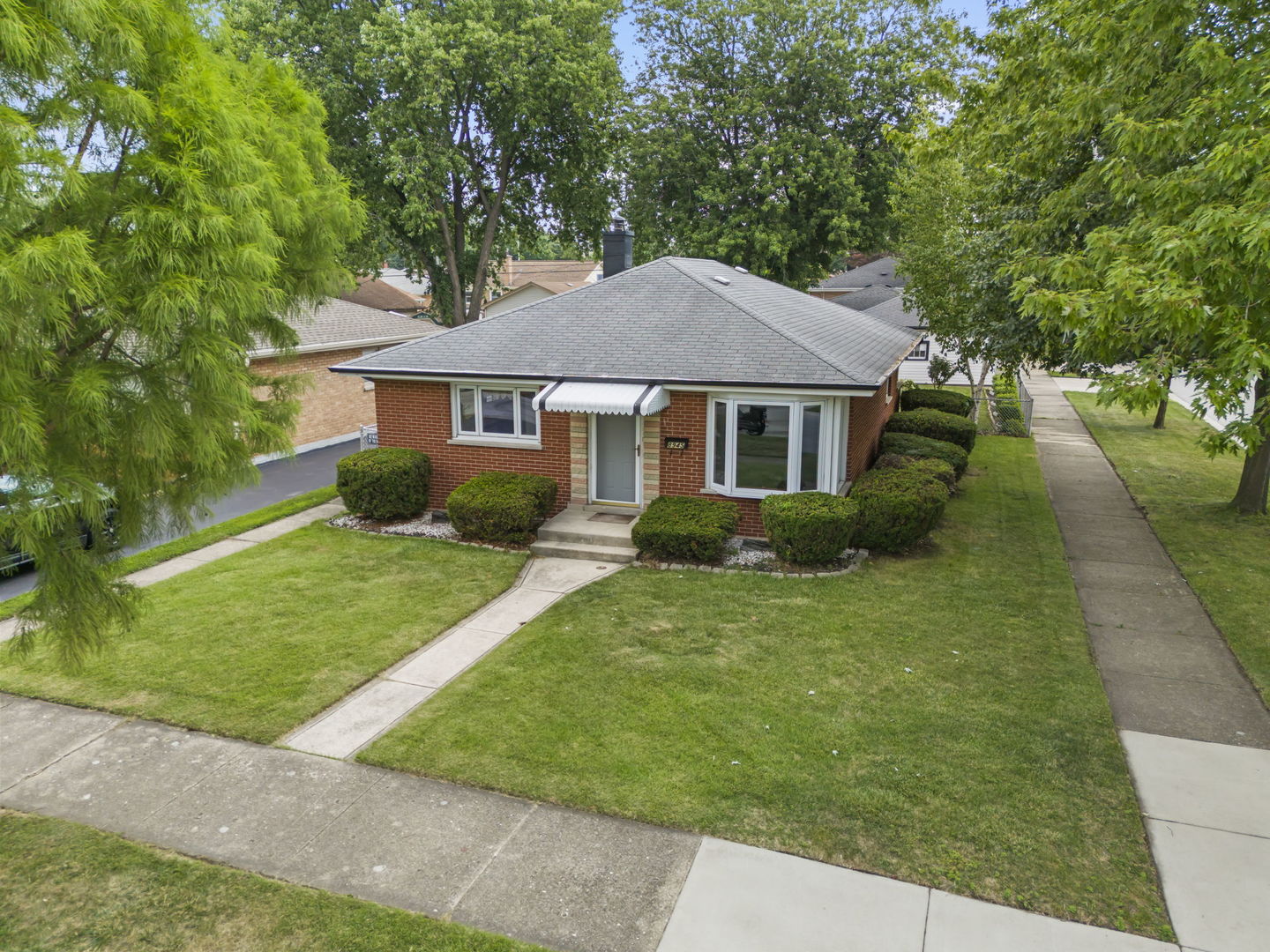 8945 Sproat Avenue, Oak Lawn, IL 60453