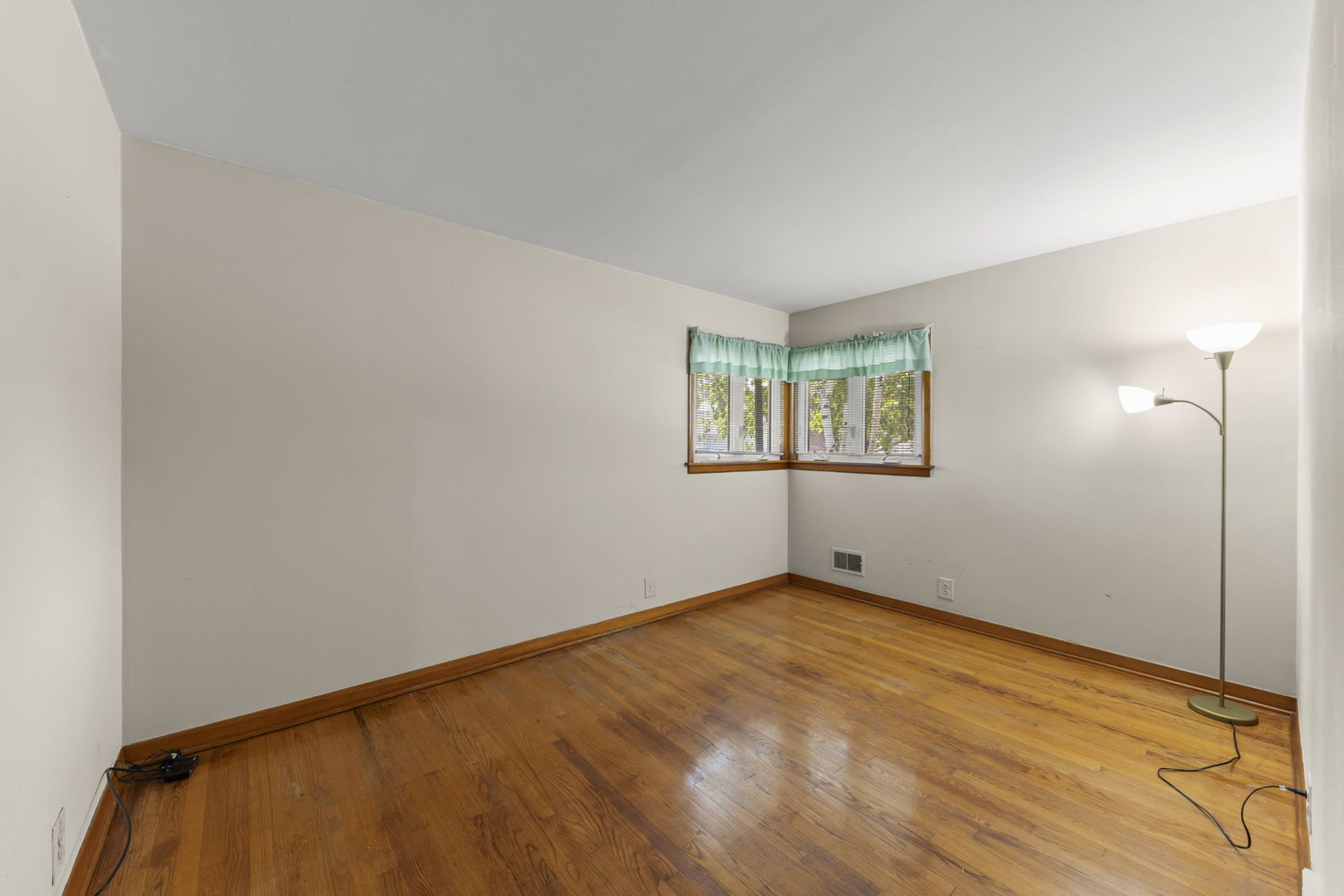 8945 Sproat Avenue, Oak Lawn, IL 60453