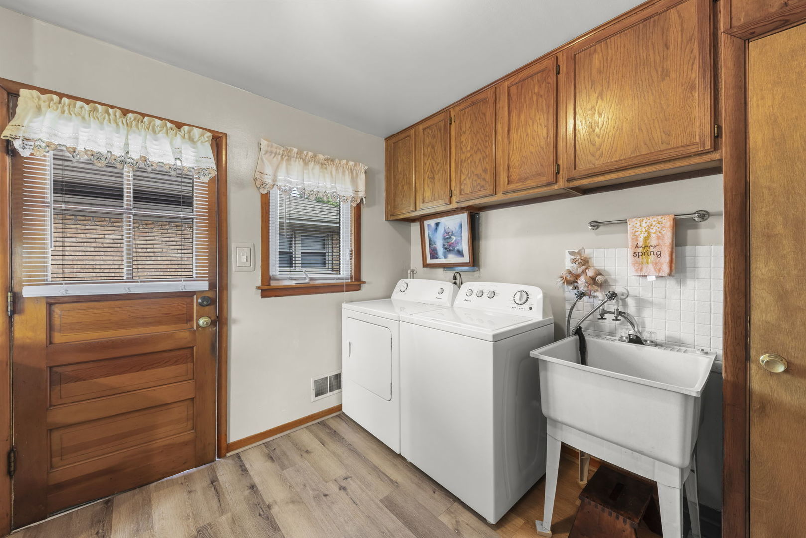 8945 Sproat Avenue, Oak Lawn, IL 60453