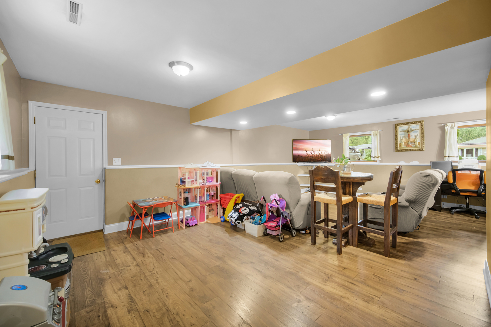 154 Easton Avenue, West Chicago, IL 60185