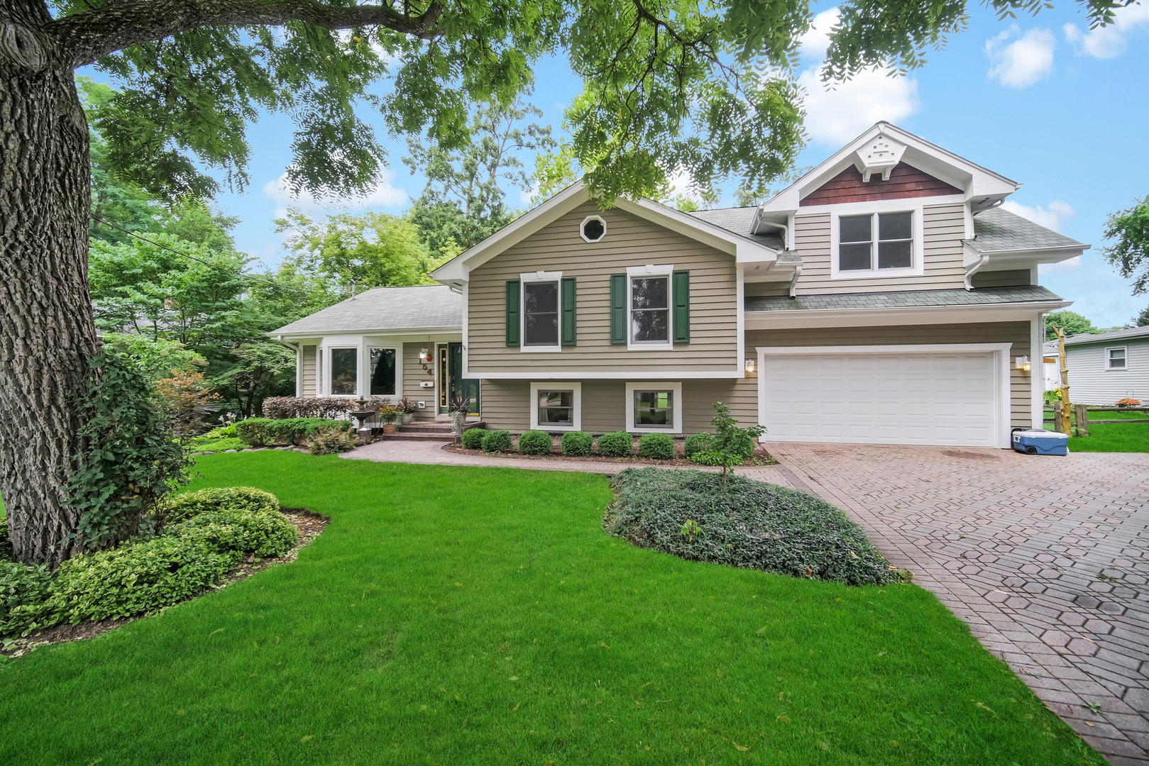 154 Easton Avenue, West Chicago, IL 60185