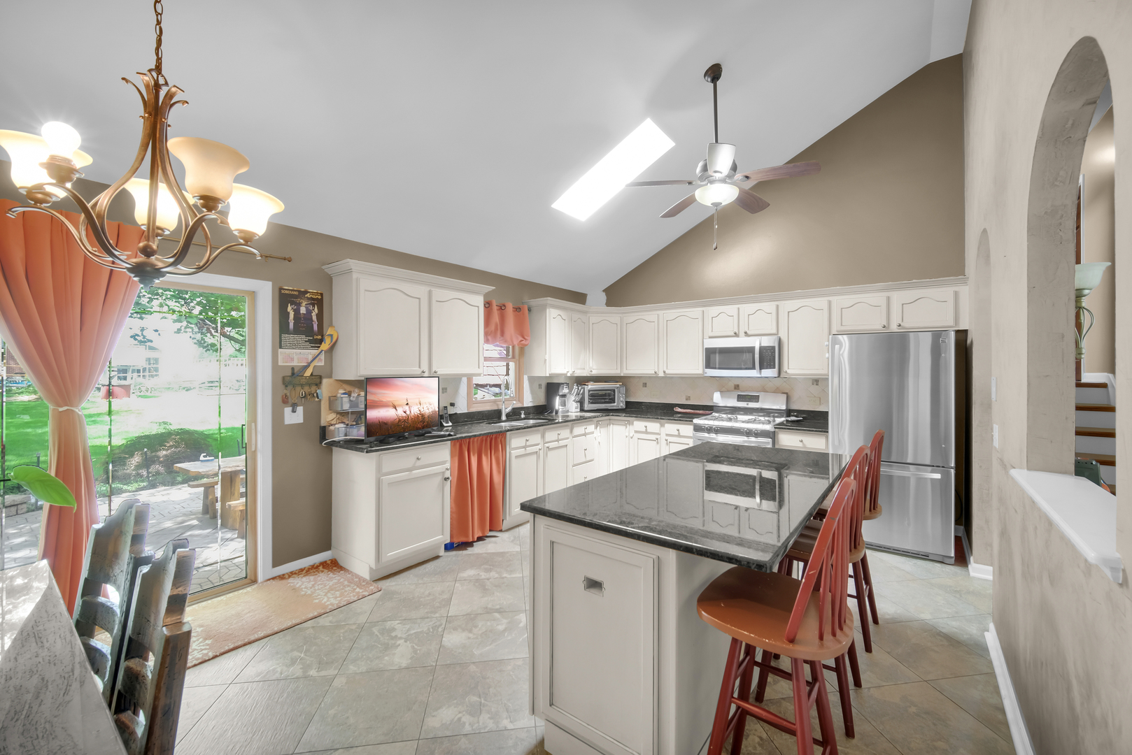 154 Easton Avenue, West Chicago, IL 60185