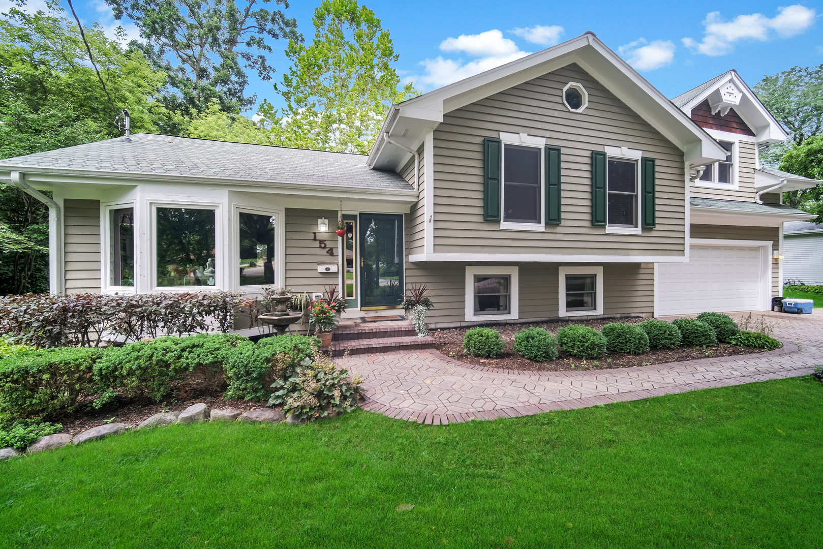 154 Easton Avenue, West Chicago, IL 60185