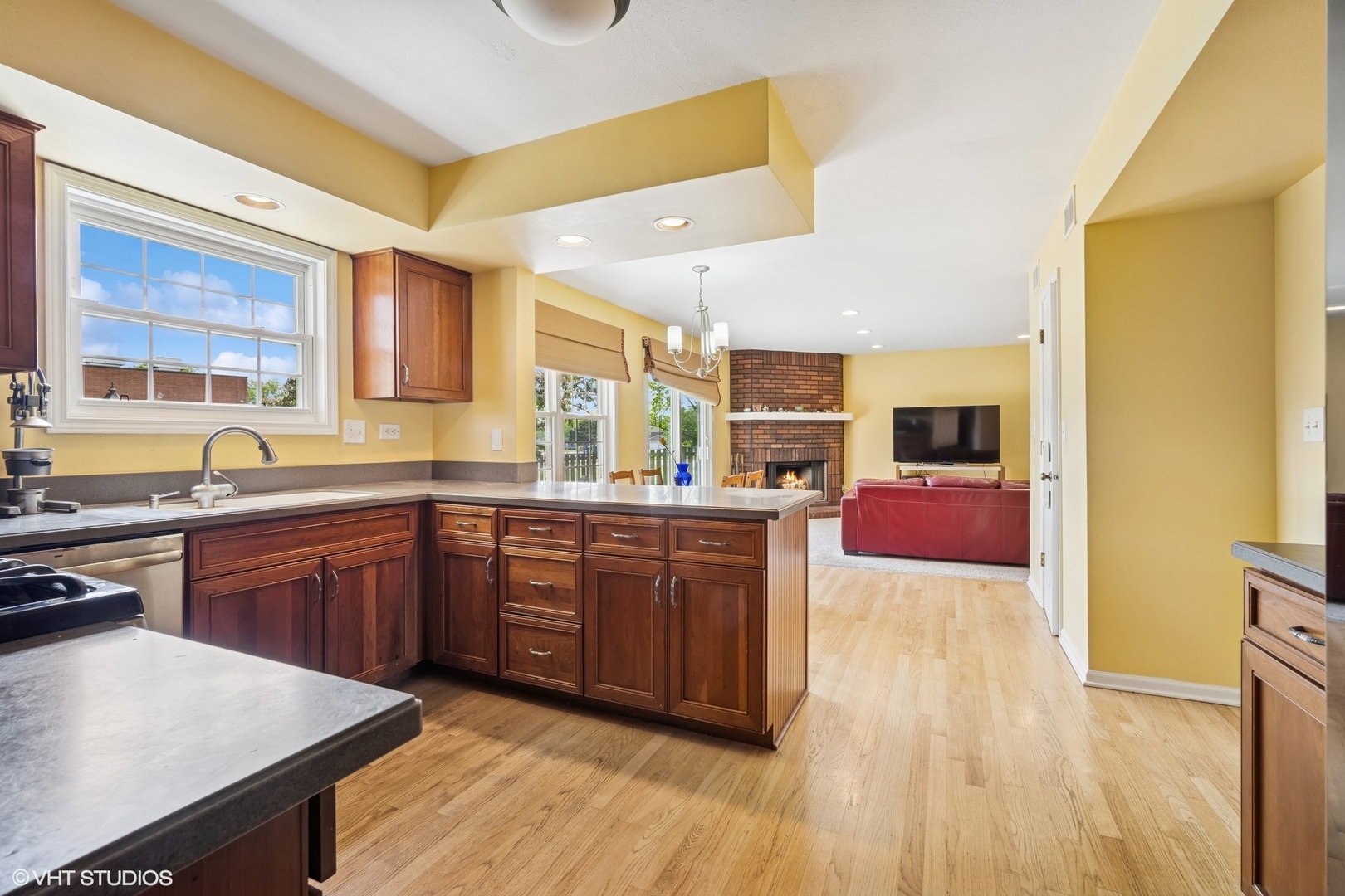 846 Dunhill Drive, Buffalo Grove, IL 60089