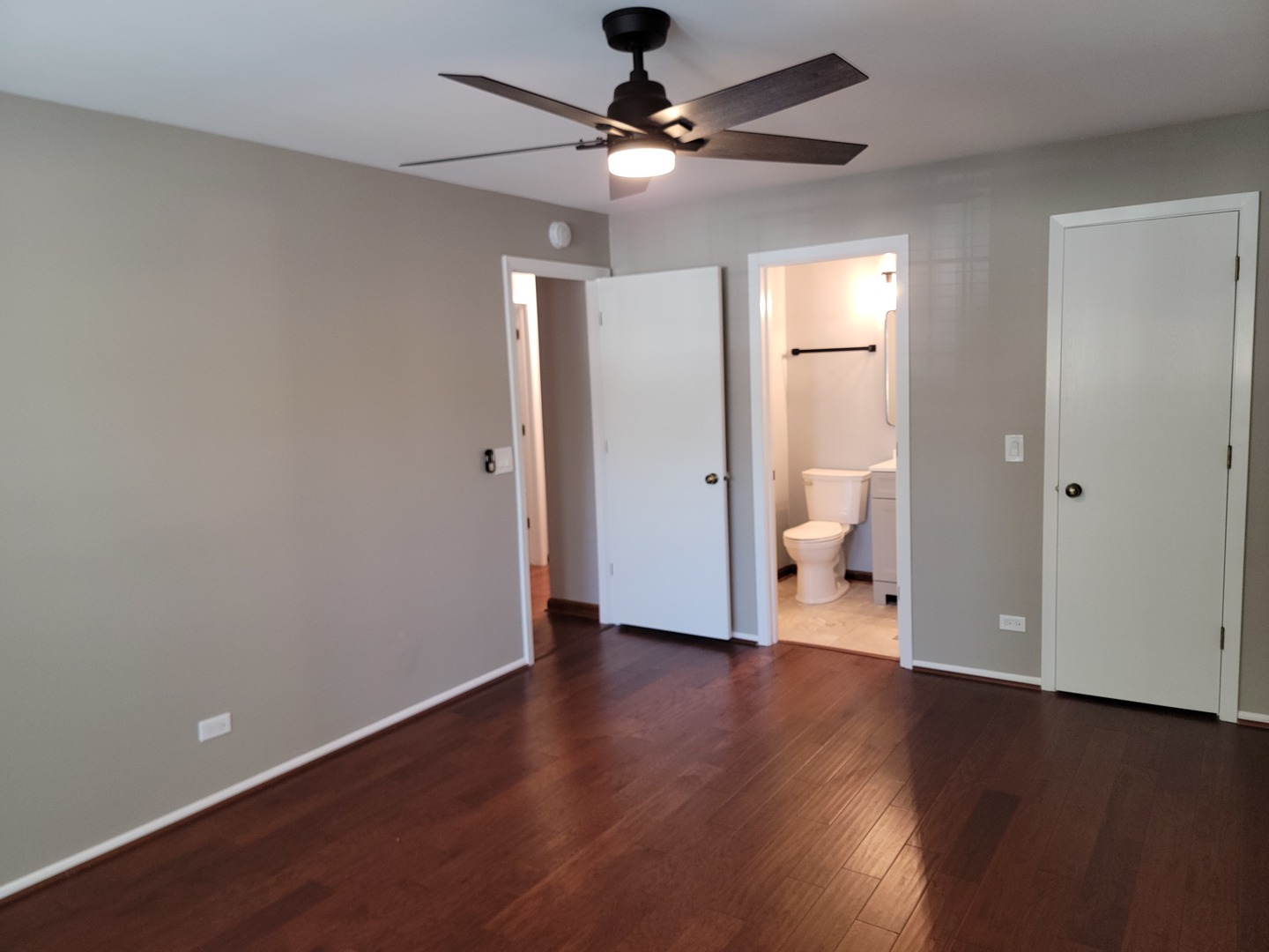 102 Stirling Lane #V1, Schaumburg, IL 60194