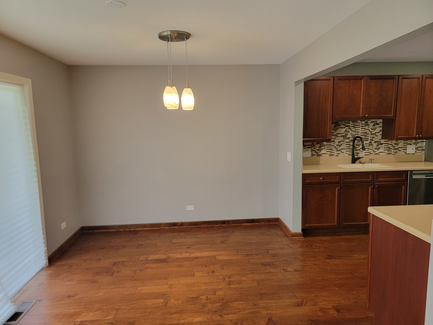 102 Stirling Lane #V1, Schaumburg, IL 60194