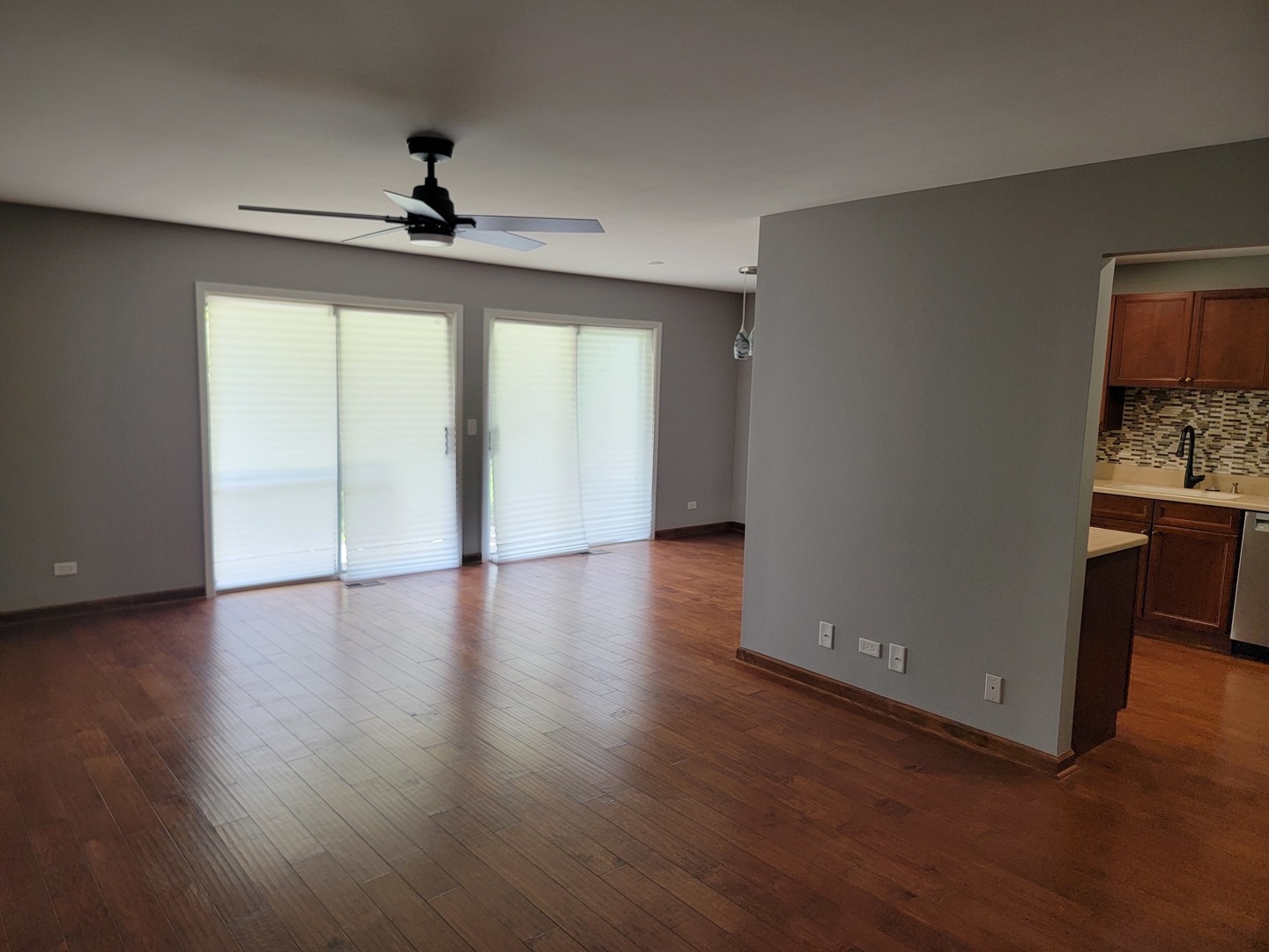102 Stirling Lane #V1, Schaumburg, IL 60194