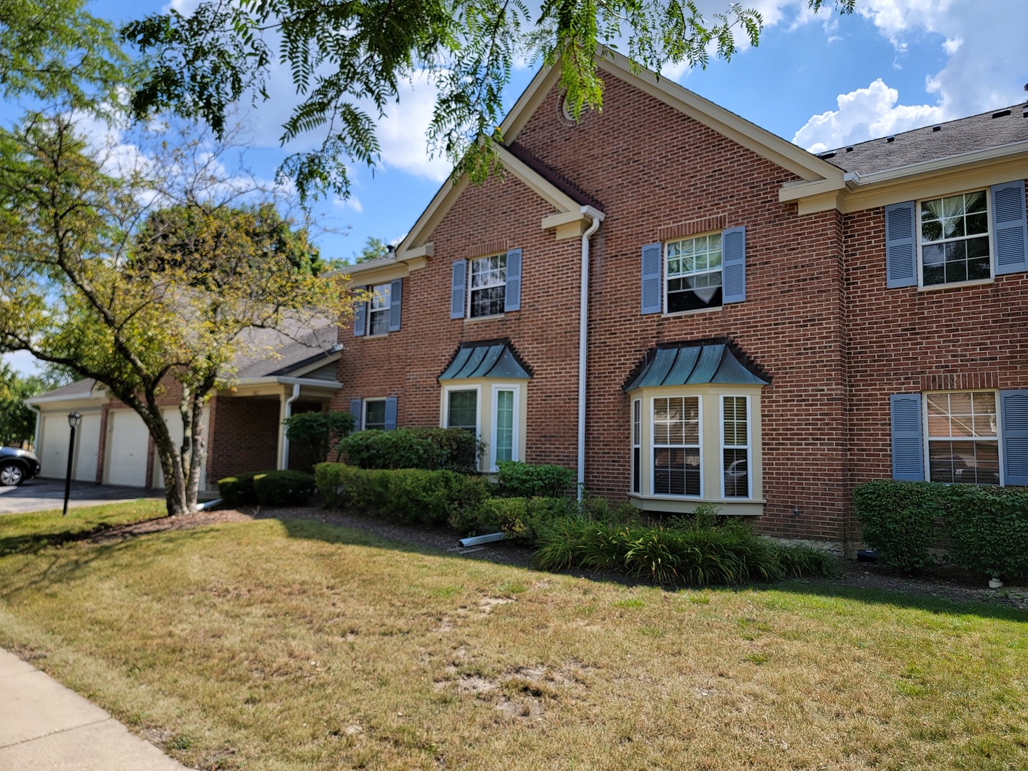102 Stirling Lane #V1, Schaumburg, IL 60194