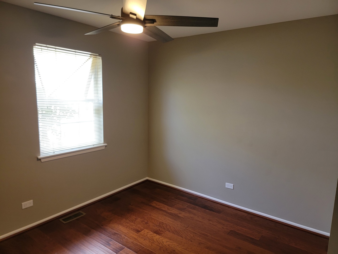 102 Stirling Lane #V1, Schaumburg, IL 60194