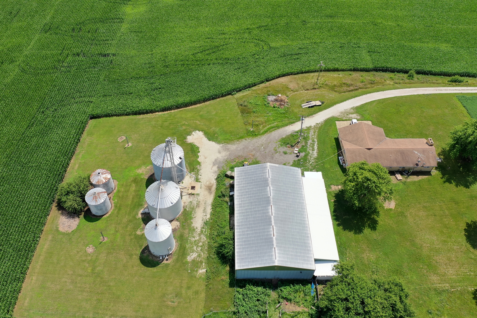 3740 N 1300 East Road, Kempton, IL 60946
