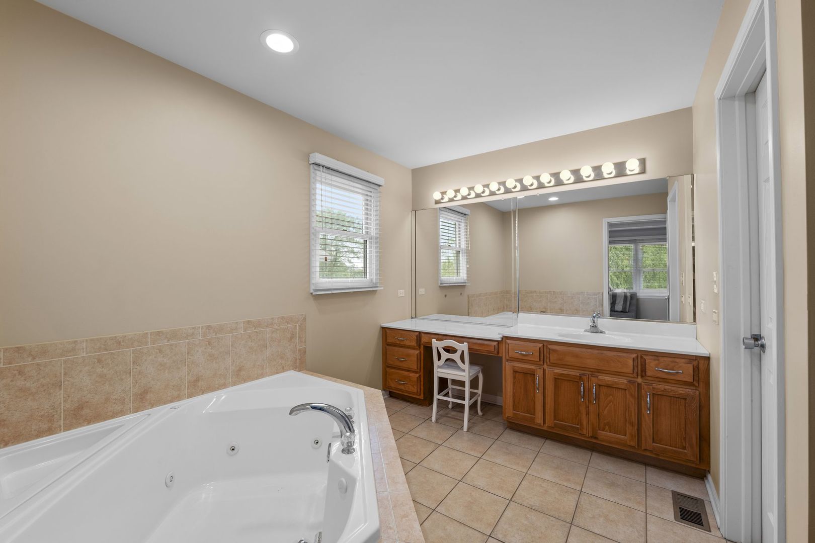 1215 Pendleton Drive, Lemont, IL 60439