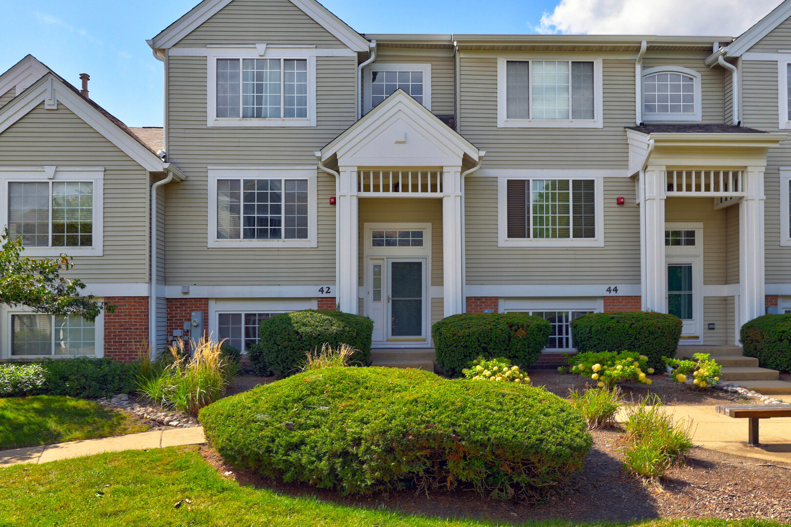42 Cherbourg Court, Wheeling, IL 60090