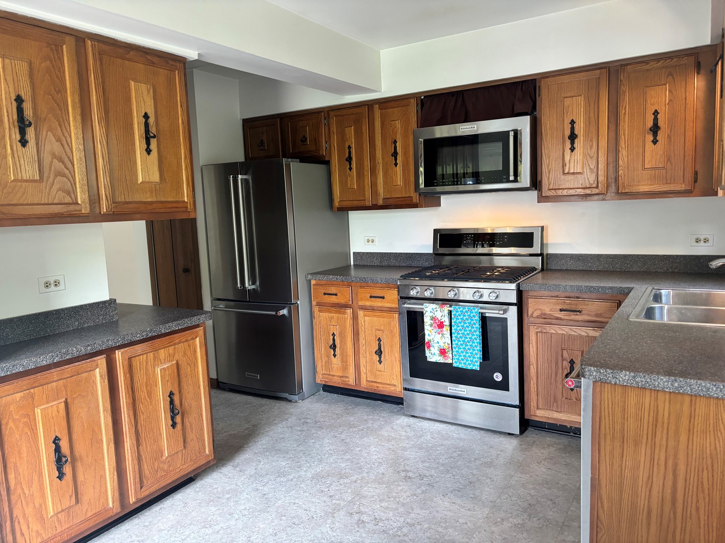 462 S President Street #304, Carol Stream, IL 60188