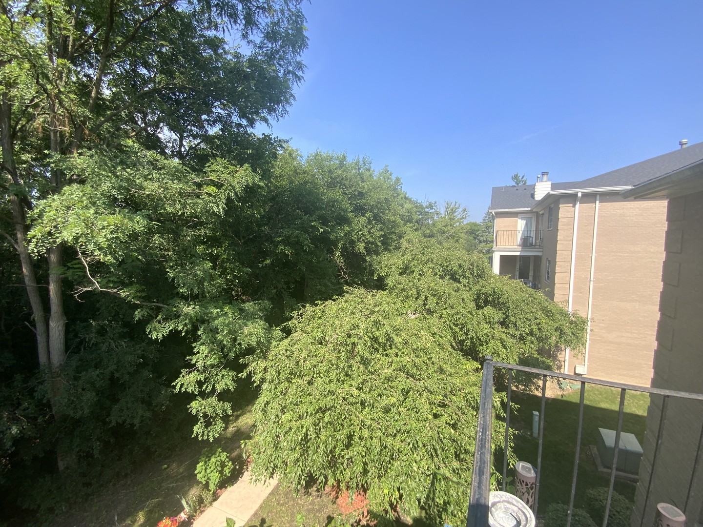 462 S President Street #304, Carol Stream, IL 60188