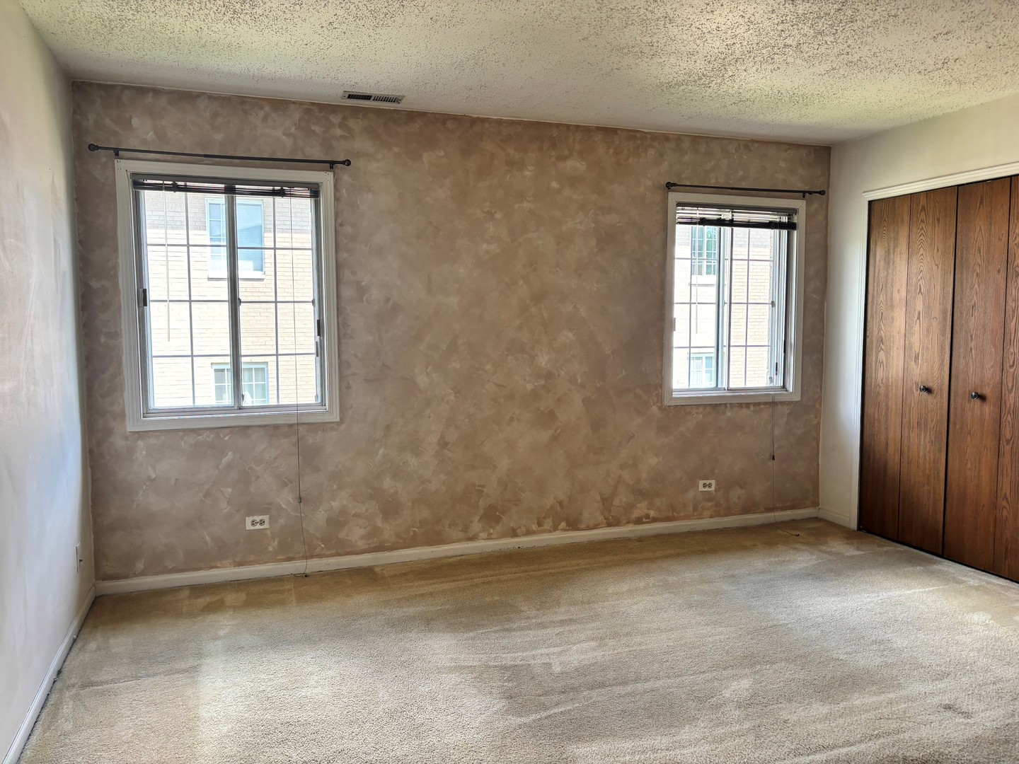 462 S President Street #304, Carol Stream, IL 60188