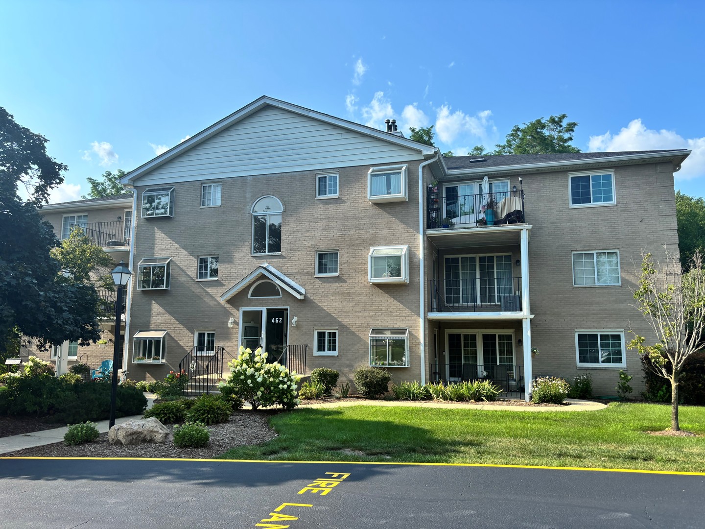 462 S President Street #304, Carol Stream, IL 60188