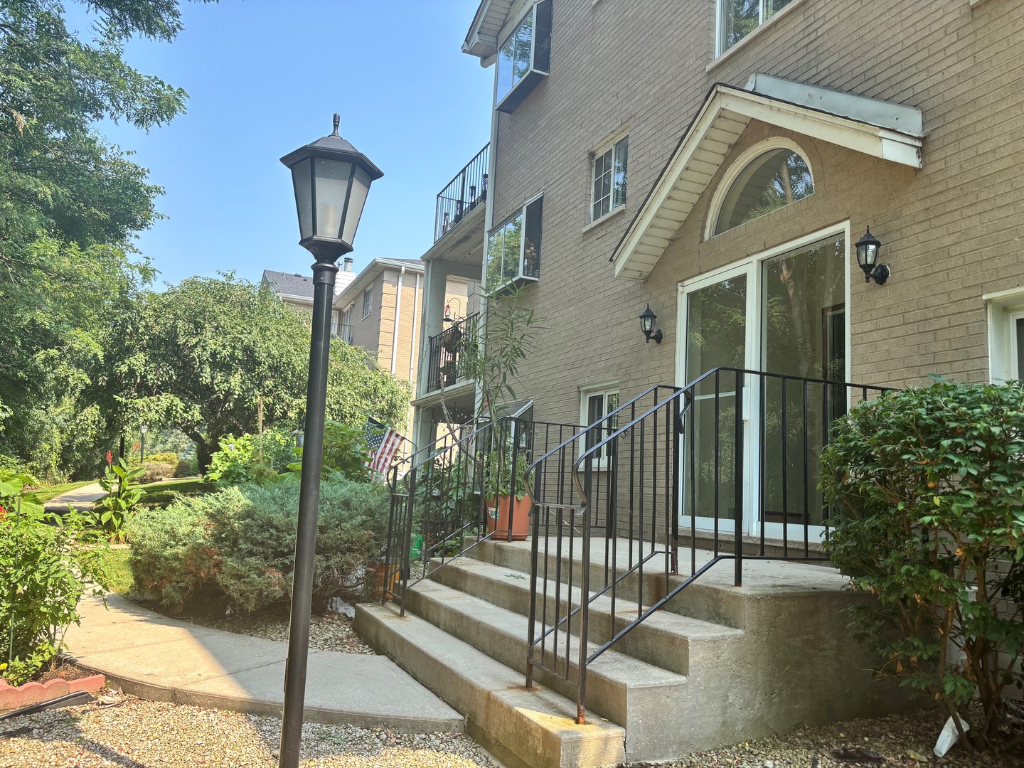 462 S President Street #304, Carol Stream, IL 60188