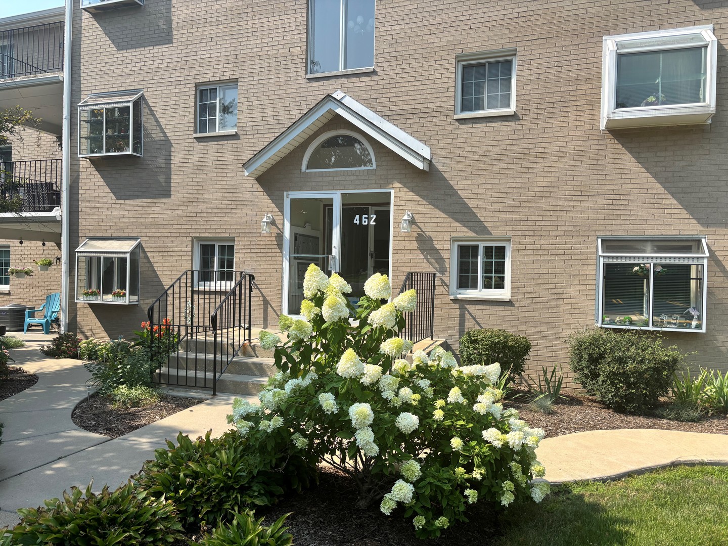462 S President Street #304, Carol Stream, IL 60188