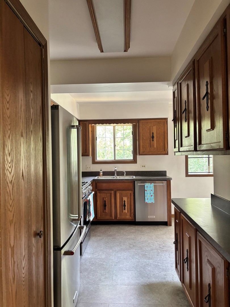 462 S President Street #304, Carol Stream, IL 60188