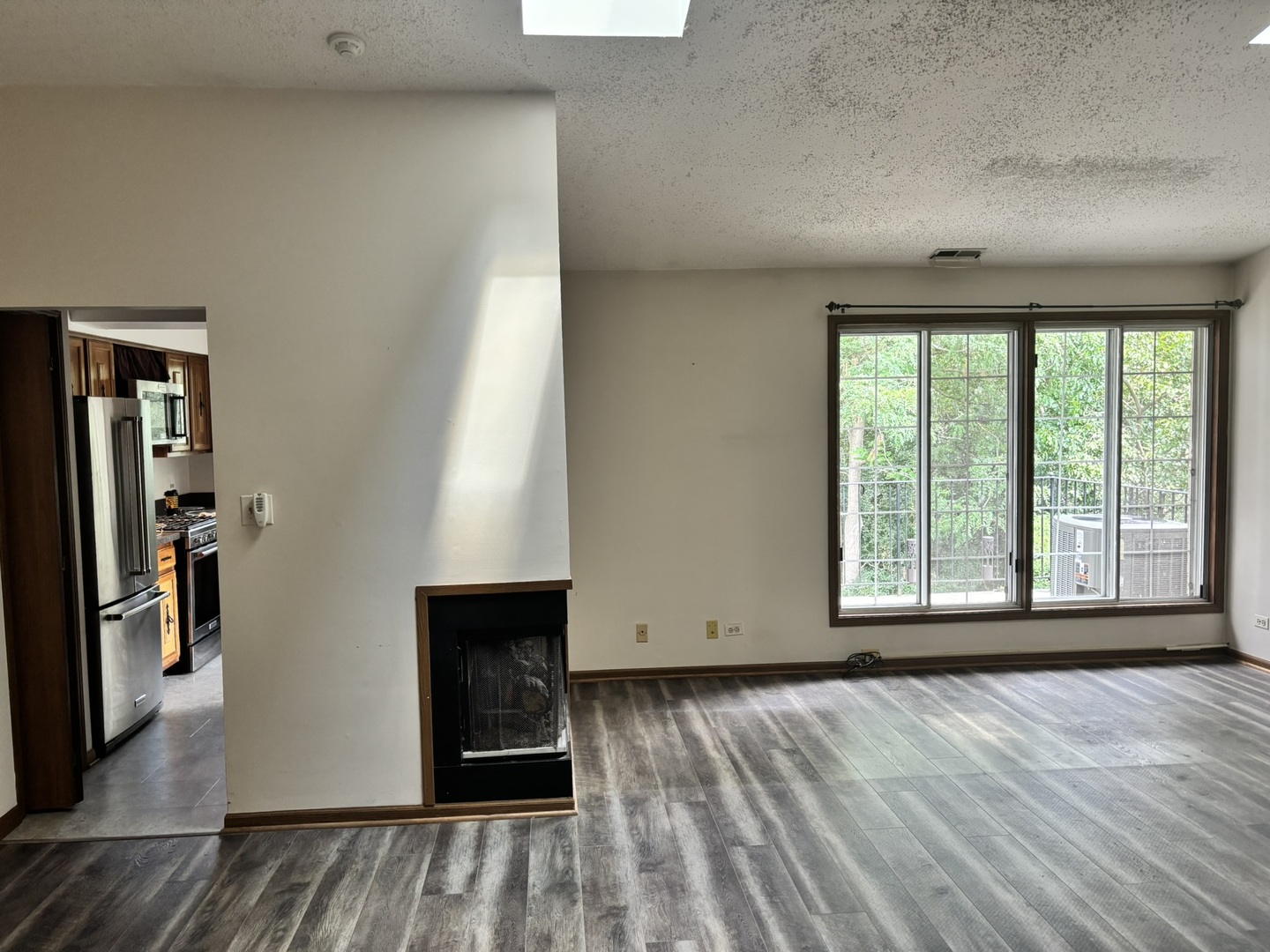 462 S President Street #304, Carol Stream, IL 60188
