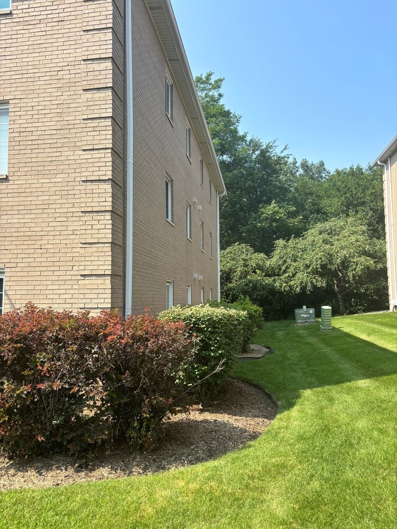 462 S President Street #304, Carol Stream, IL 60188