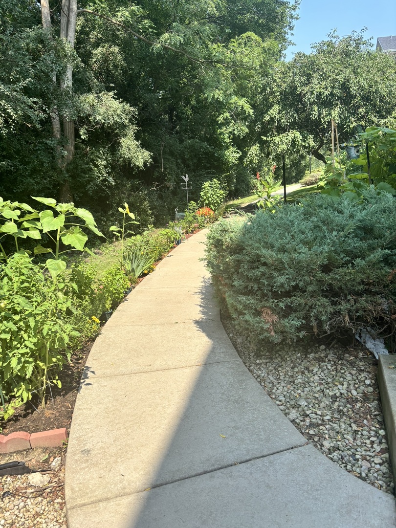 462 S President Street #304, Carol Stream, IL 60188