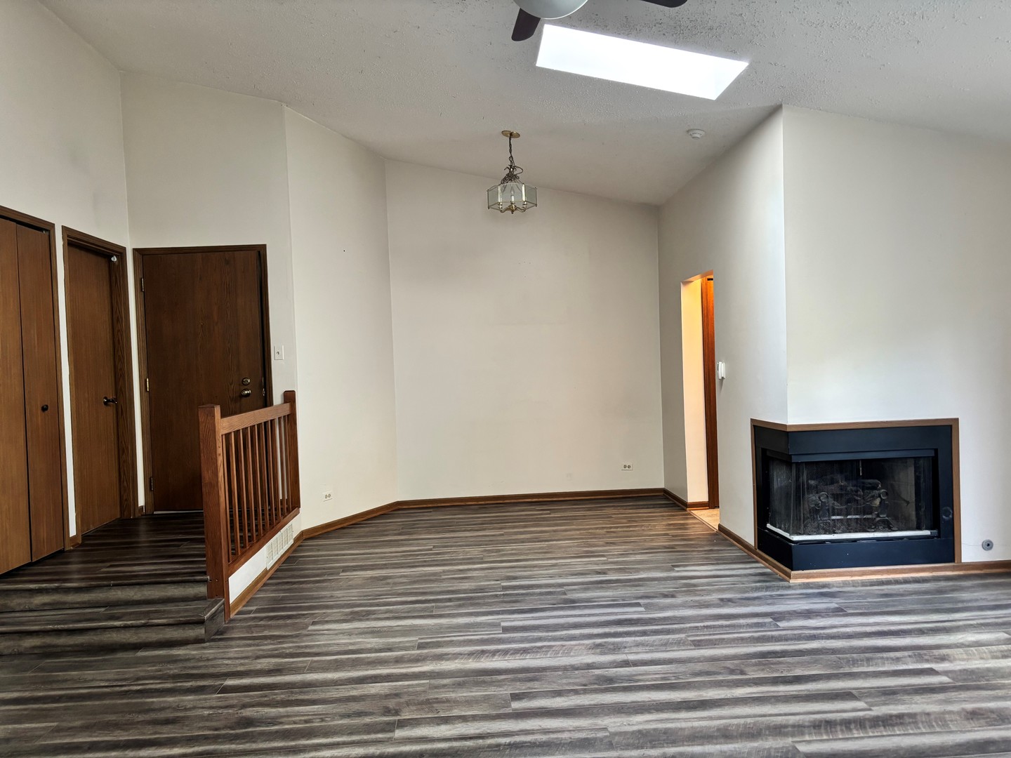 462 S President Street #304, Carol Stream, IL 60188