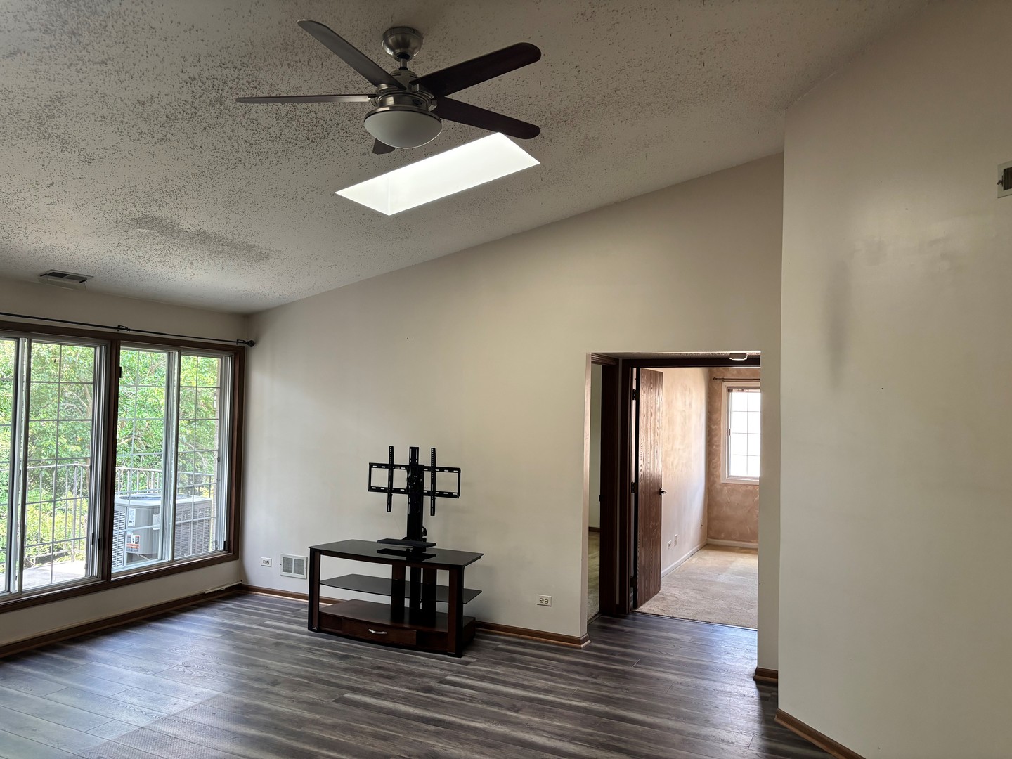 462 S President Street #304, Carol Stream, IL 60188