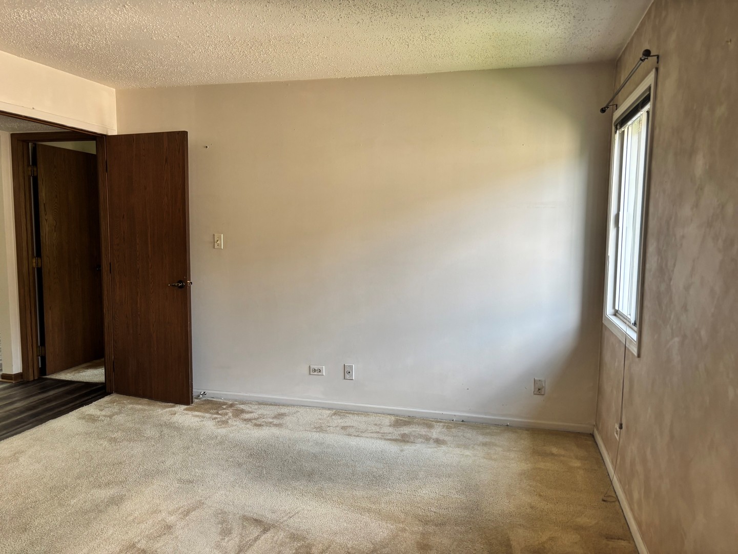 462 S President Street #304, Carol Stream, IL 60188