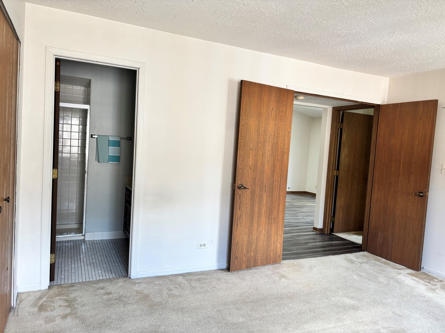 462 S President Street #304, Carol Stream, IL 60188