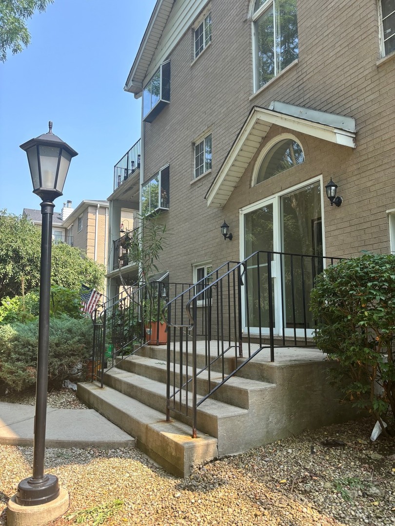 462 S President Street #304, Carol Stream, IL 60188