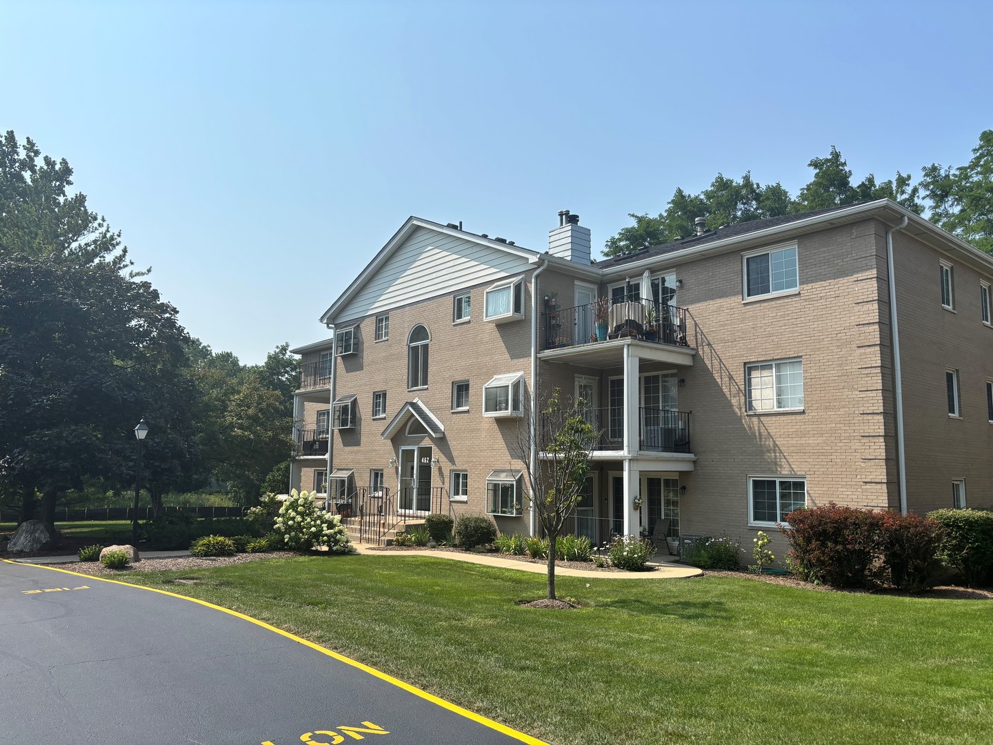 462 S President Street #304, Carol Stream, IL 60188