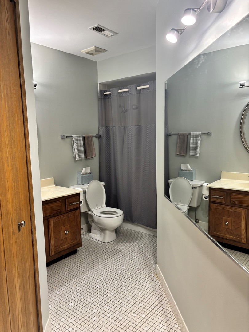 462 S President Street #304, Carol Stream, IL 60188
