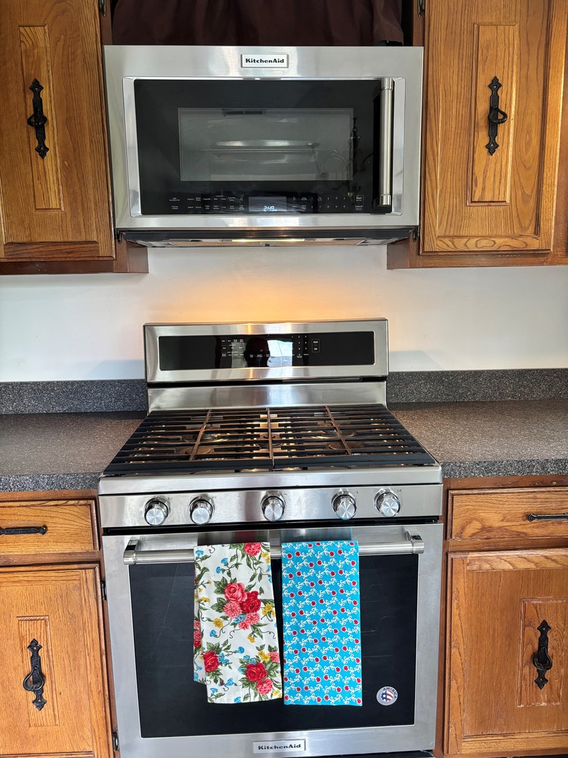 462 S President Street #304, Carol Stream, IL 60188