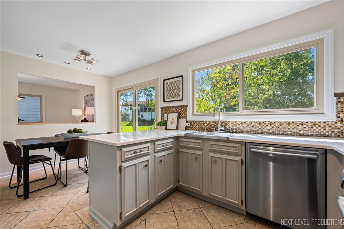 281 Loveland Drive, Glendale Heights, IL 60139