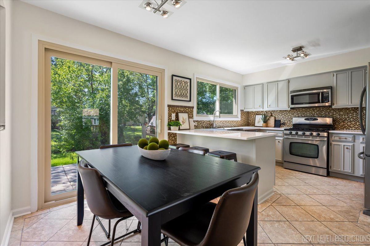 281 Loveland Drive, Glendale Heights, IL 60139