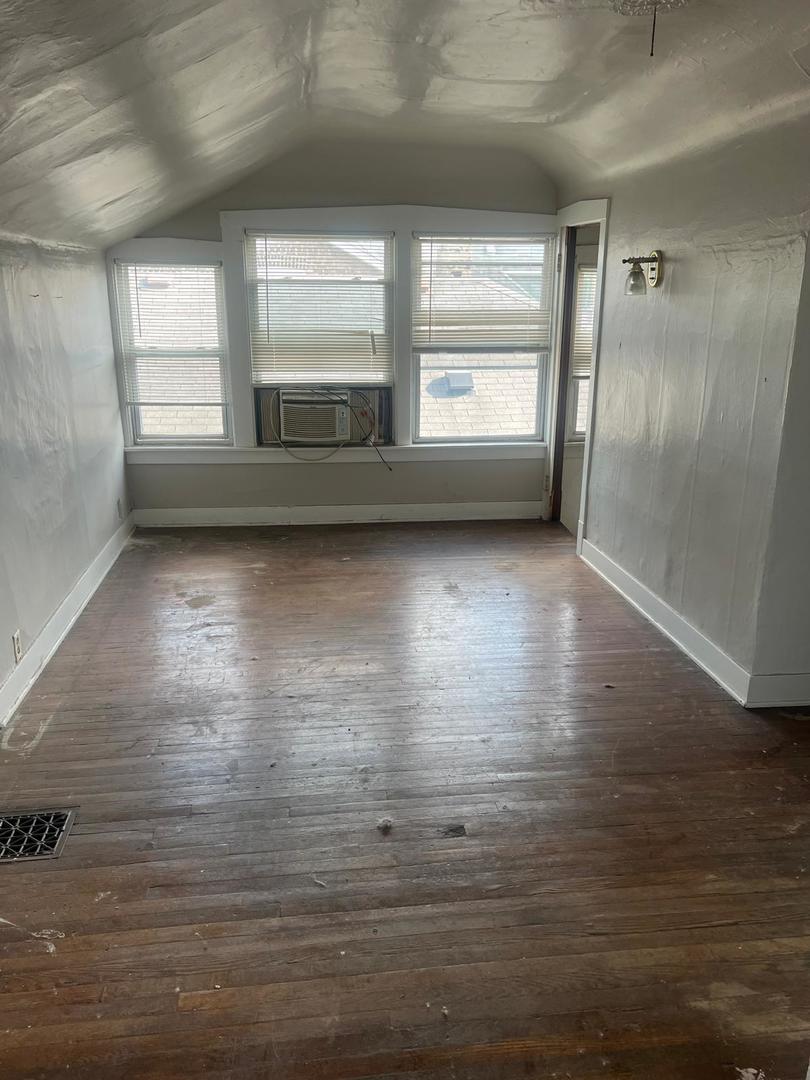 9420 S Saint Lawrence Avenue, Chicago, IL 60619