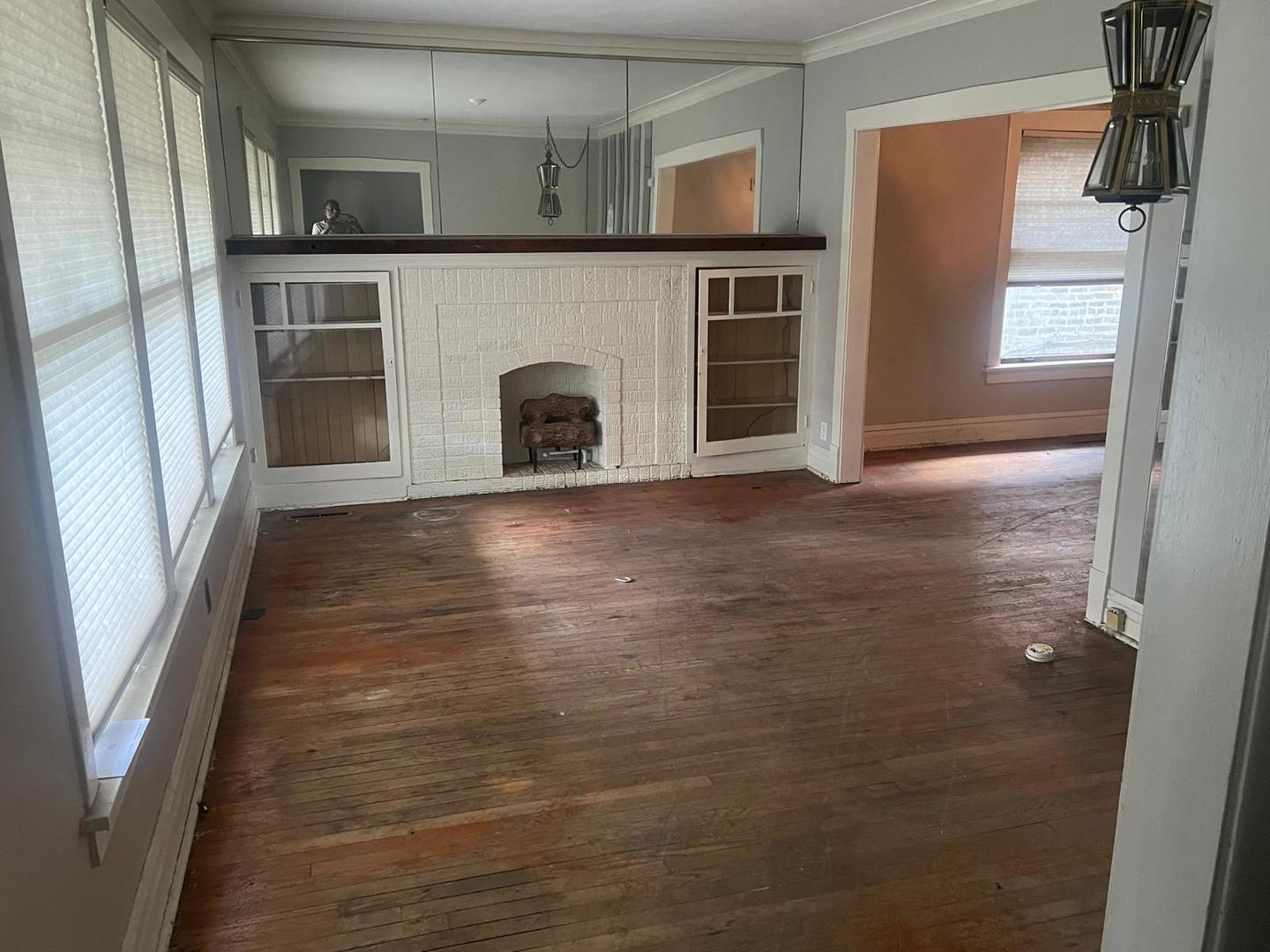 9420 S Saint Lawrence Avenue, Chicago, IL 60619